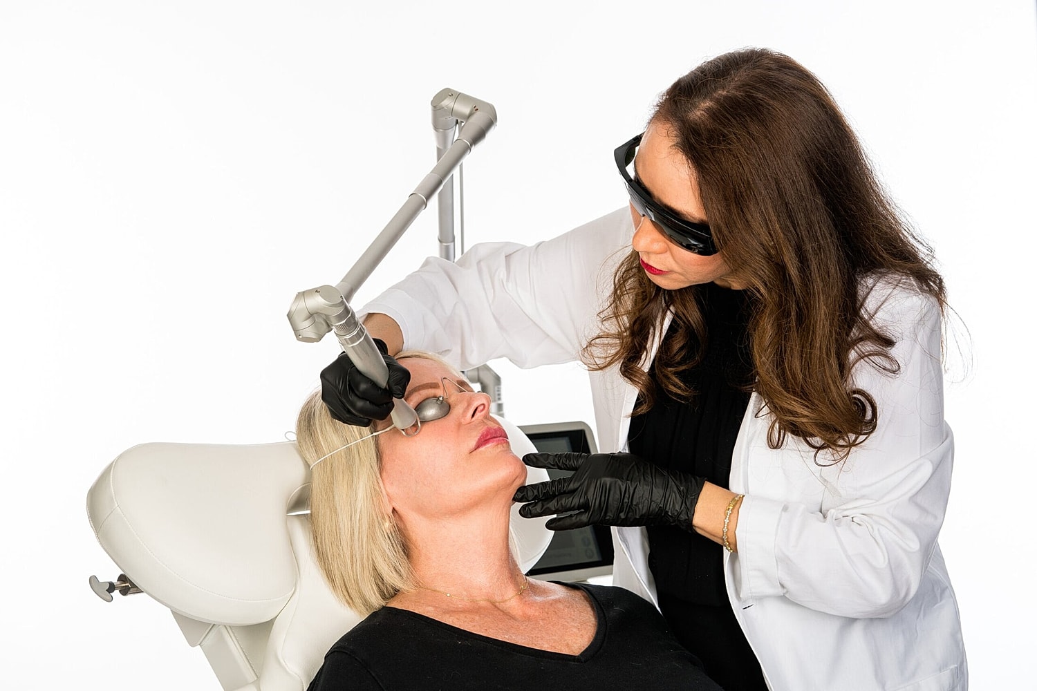 Unlocking Youthful Eyes: Your Guide to Treating Signs of Aging