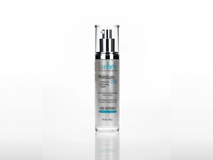 Moisture intensive recovery cream in a pump bottle